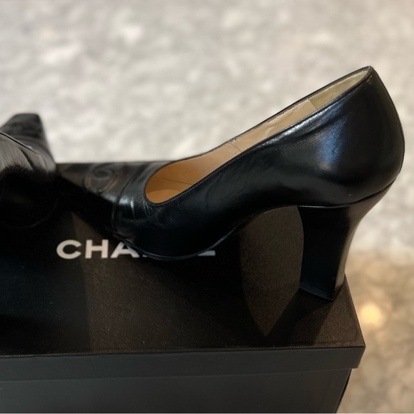 CHANEL CoCo Interlocking CC Black Lambskin Pumps - Picture 9 of 9